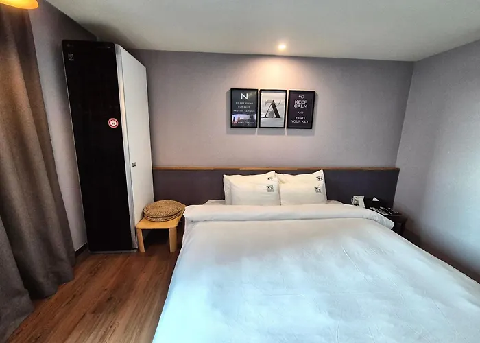 No. 25 Myeongji Ocean Branch Business 汽车旅馆